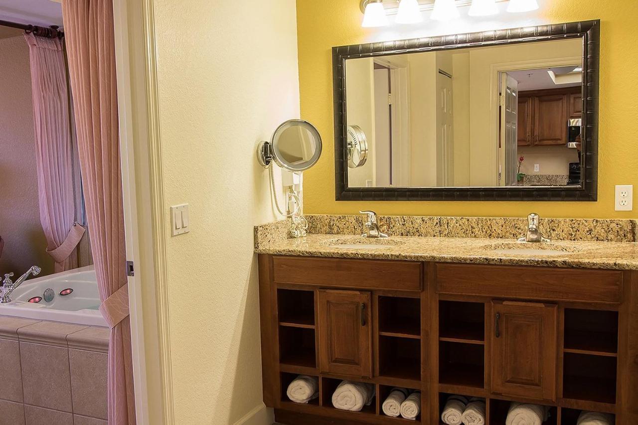 Stunning Condo Near Universal Studios Williamsburg Exteriör bild
