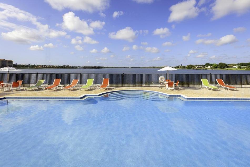 Stunning Condo Near Universal Studios Williamsburg Exteriör bild