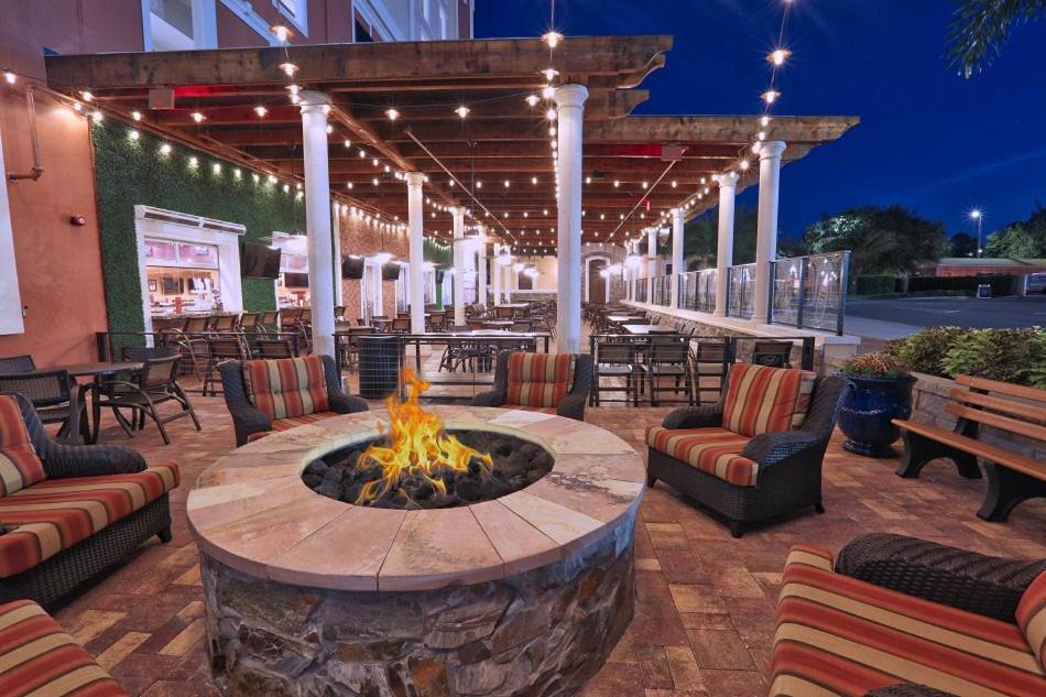 Stunning Condo Near Universal Studios Williamsburg Exteriör bild