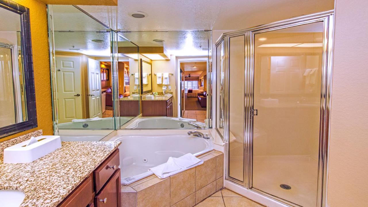 Stunning Condo Near Universal Studios Williamsburg Exteriör bild